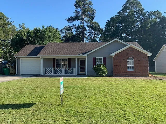 Three Bedroom Home w/ Garage — Photo 1
