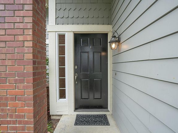 3rd image of 208 Yarborough Ln