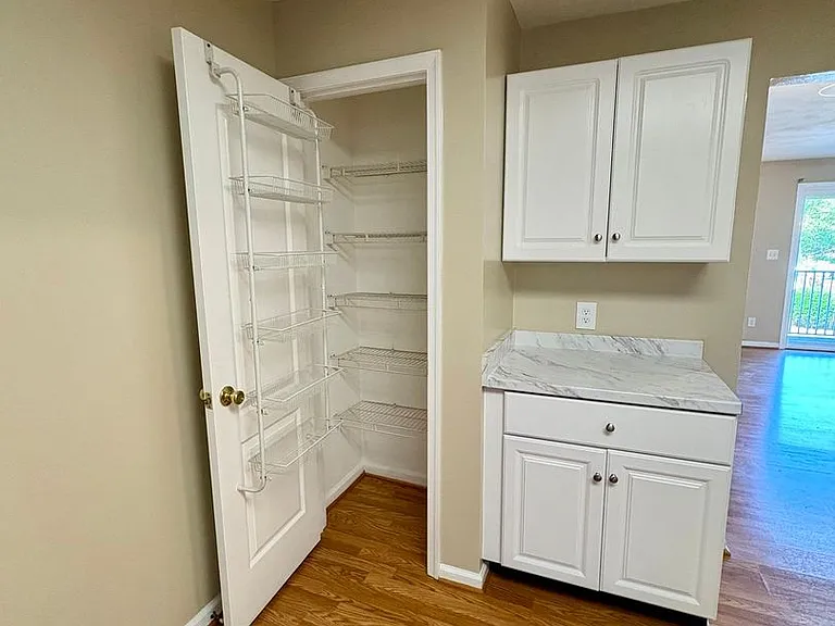 2204 Lesner Cres #200 — Photo 11