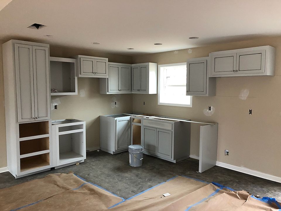 2nd image of 102 Collinwood Dr