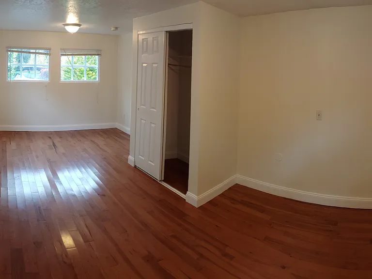 1002 N Watts St — Photo 29