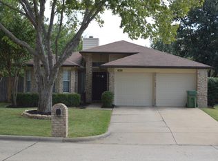 826 Quail Brook Dr, Arlington, TX 76001