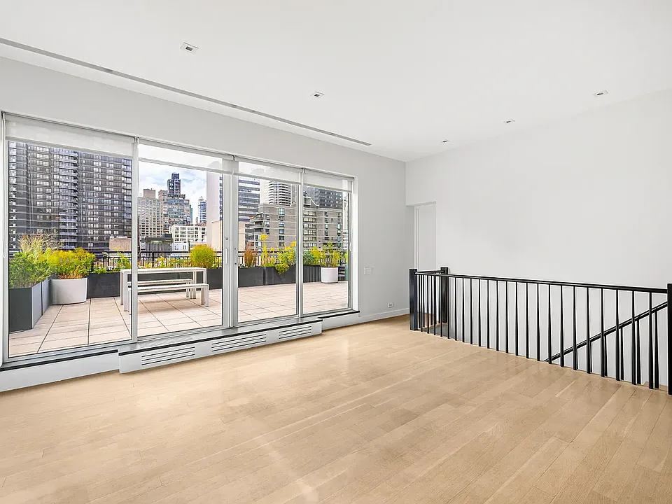 340 E 51st St #PHB