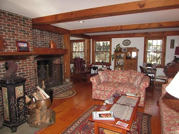3rd image of 122 Four Winds Farm Rd