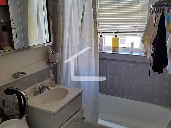 4th image of 143A Park Dr #38