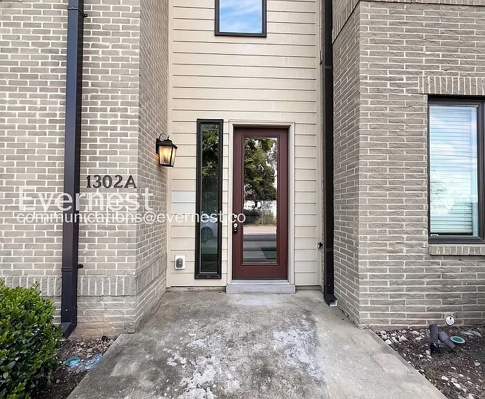 1302A Montgomery Ave — Photo 3