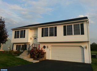 202 Roxberry Dr, Sinking Spring, PA 19608