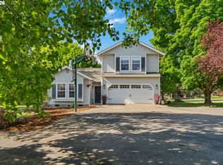 1051 Cannon Dr, Hood River, OR 97031