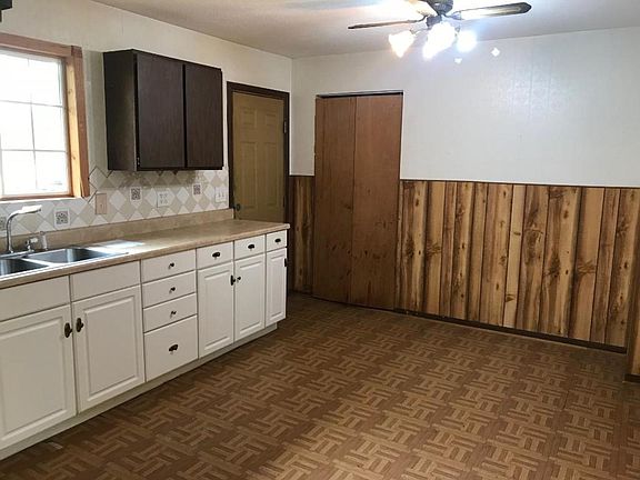 5th image of 814 Charlotte Dr