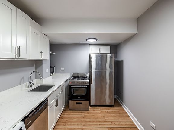2nd image of 6955 N Greenview Ave #100