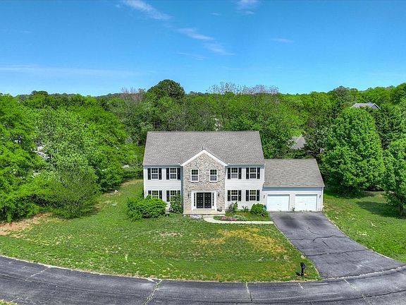 2nd image of 305 Baywinds Ct