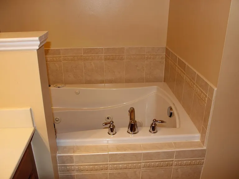 9504 Walker Way — Photo 10