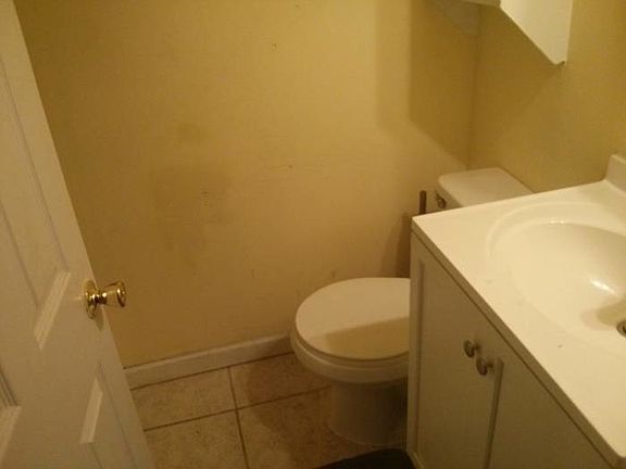 3rd image of 831 E Tioga St