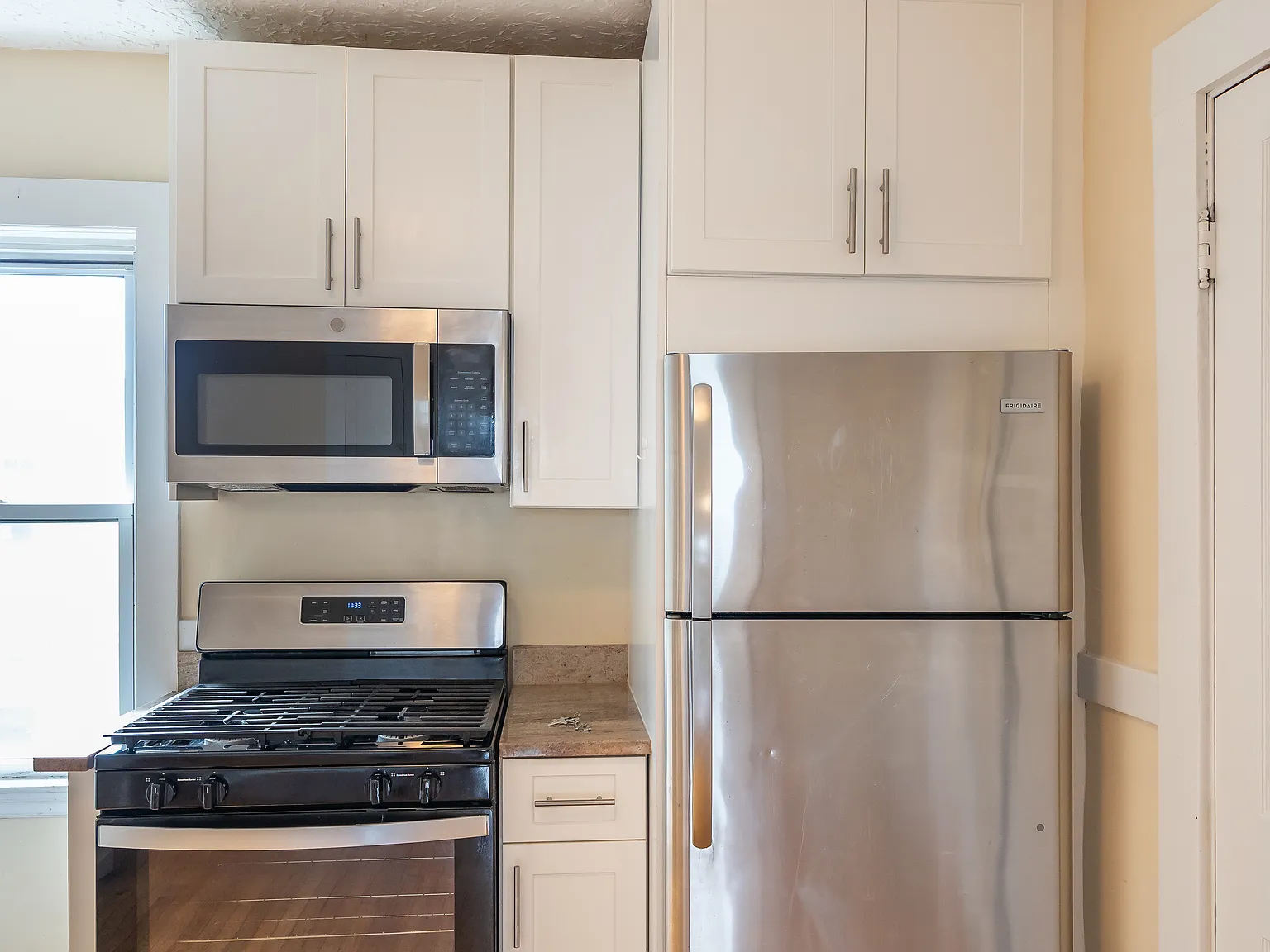 4 bed, 1136 sqft, $3,400 — Photo 3