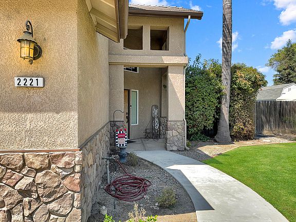3rd image of 2221 S Conyer Court