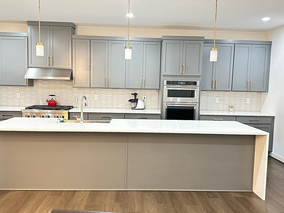 Modern Kitchen with Executive Island