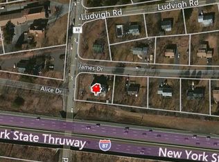 1 James Dr, Nanuet, NY 10954