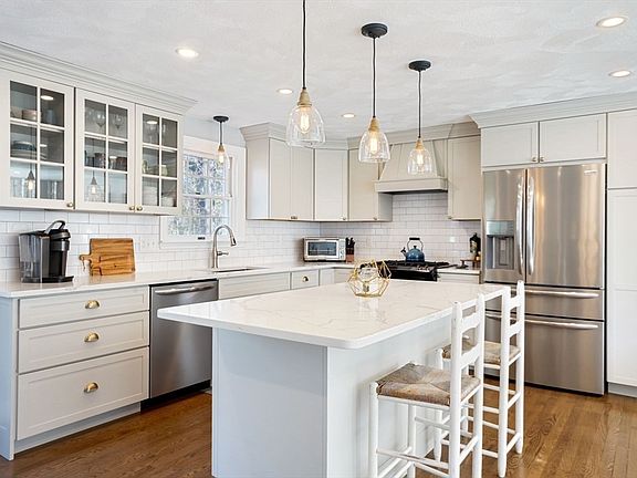 2nd image of 11 Sweet Grass Ln