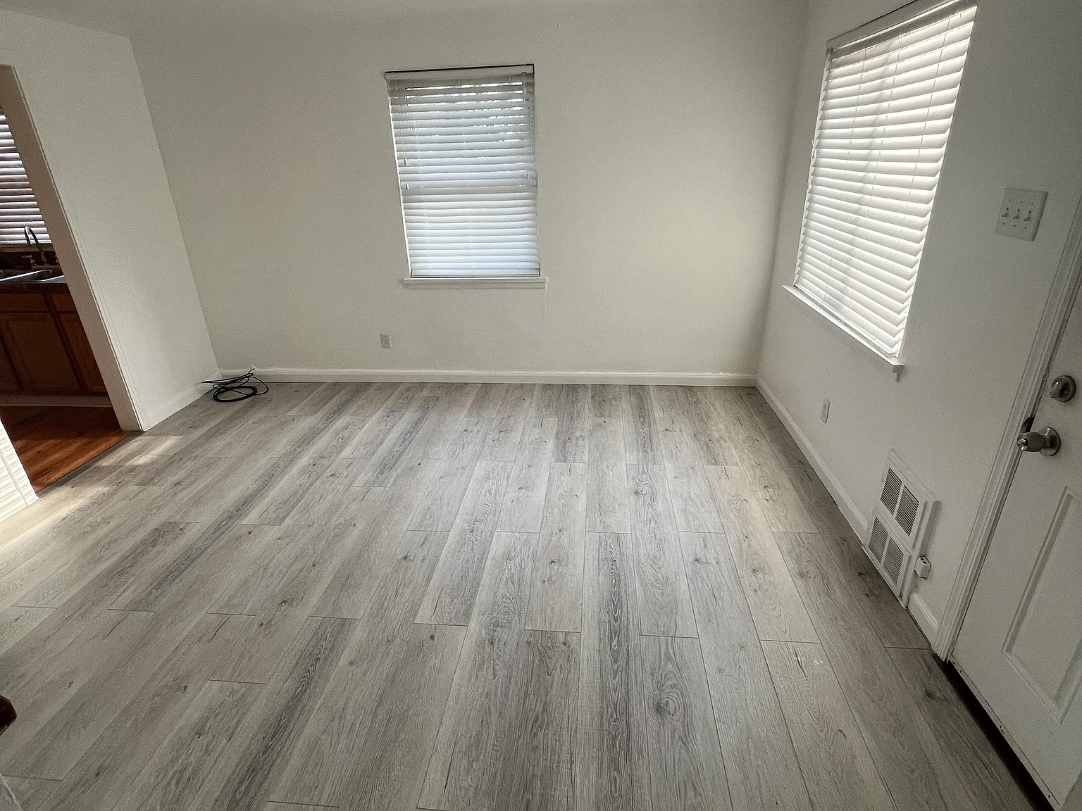 427-429 Pasadena Dr — Photo 1