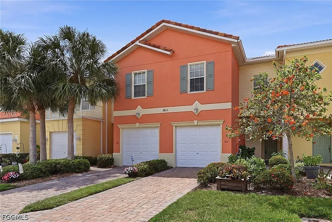 3 bed, 2.5 bath, 1819 sqft, $2,150 — Photo 2