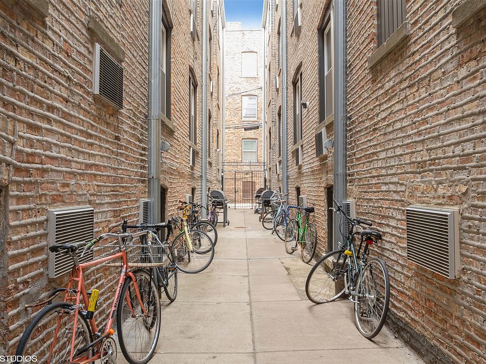 10_4870NRockwellSt_G_2001_HiRes
