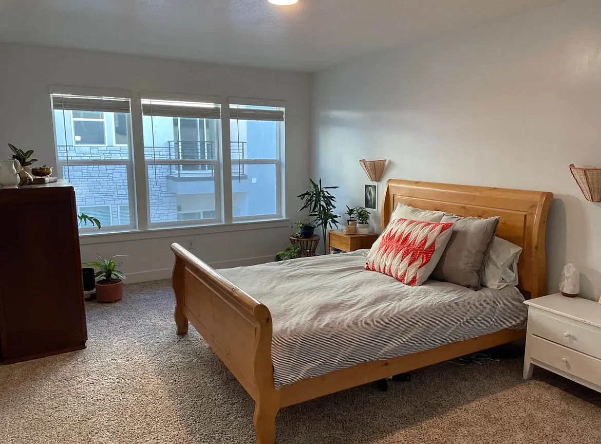 3 bed, 2.5 bath, 1480 sqft, $1,800 — Photo 3