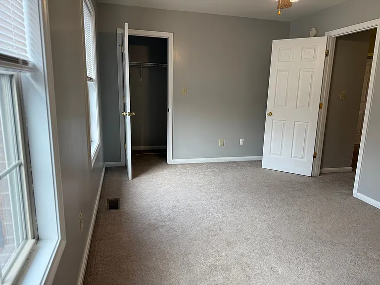 247 E Green St #B — Photo 9