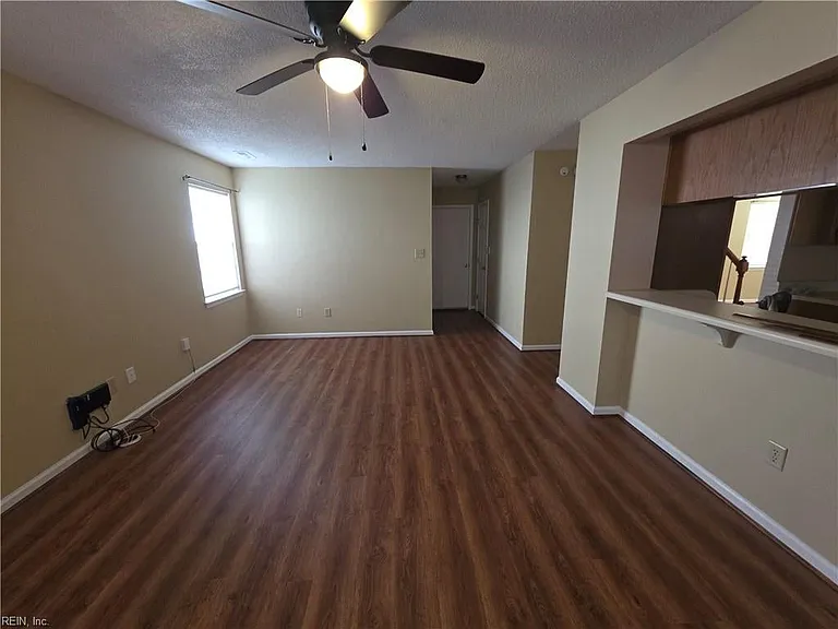 1460 Berkshire Dr — Photo 22