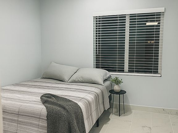 4th image of 13121 Roscoe Blvd #1