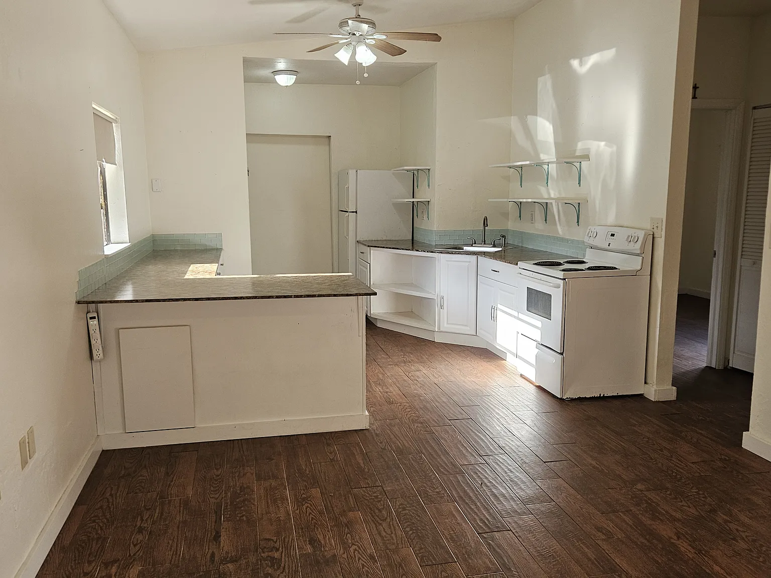 2 bed, 800 sqft, $2,000 — Photo 3