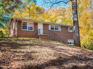 1591 Meadow Ln, Hickory, NC 28602