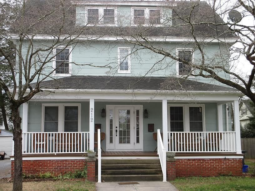 Elegant 2Br/1BA Duplex..Nice !