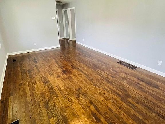4th image of 1903 E Beaumont Rd