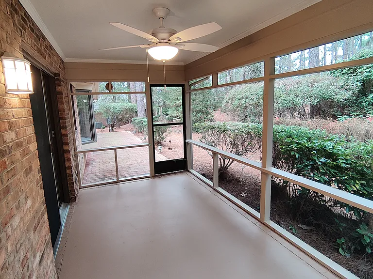 45 SW Lake Forest Dr — Photo 8