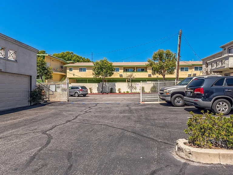 Villas at Whittier — Photo 19
