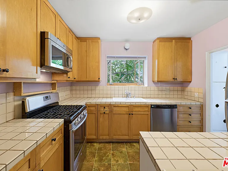 820 Crestmoore Pl — Photo 9
