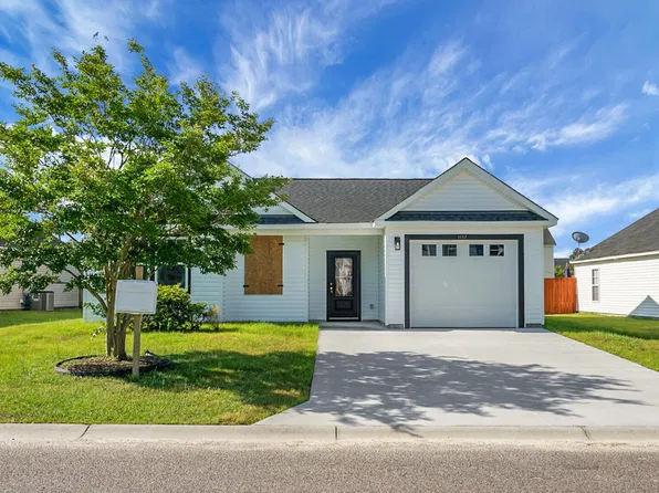 1137 Moss Grove Dr, Moncks Corner, SC 29461