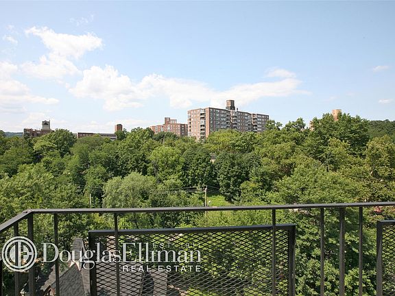 5th image of 2550 Independence Ave APT 8S