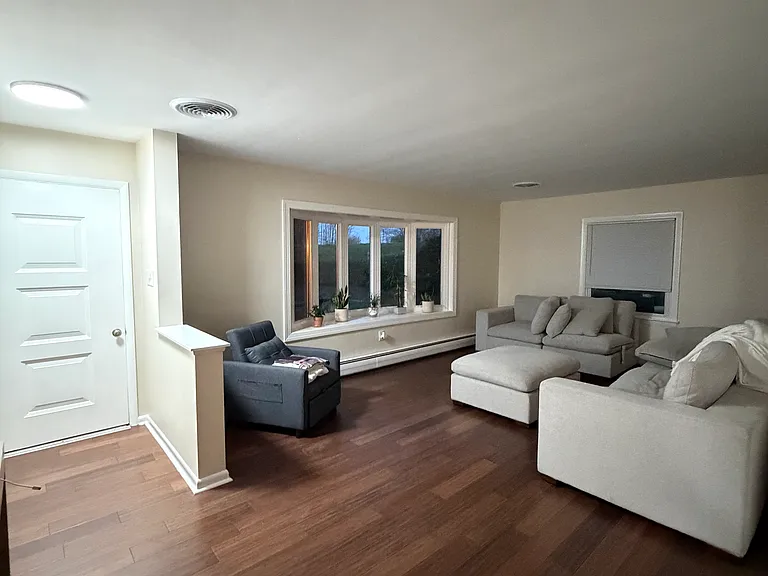 143 N Duke St — Photo 5