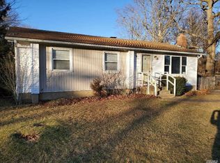 13 Schenk Dr, Shirley, NY 11967