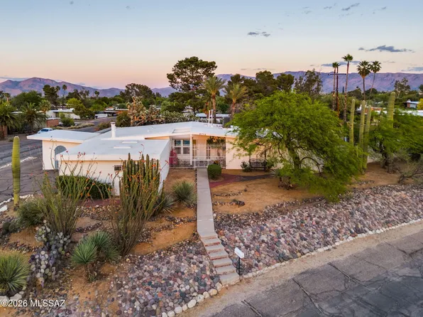 8715 E Lancaster Rd, Tucson, AZ 85715