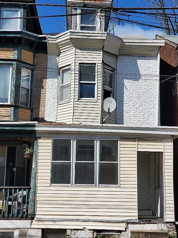 430 W Hanover St photo 1