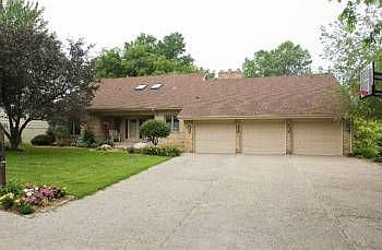 1st image of 828 Oriole Ln