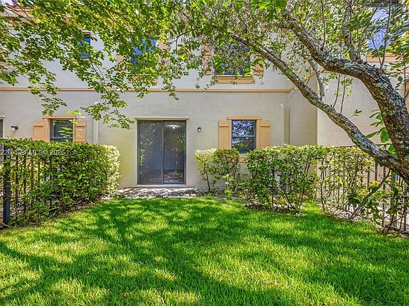 2nd image of 3952 Devenshire Ct