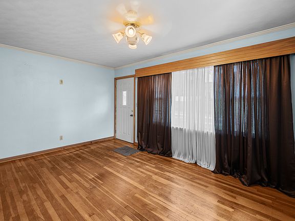 5th image of 8824 27th St