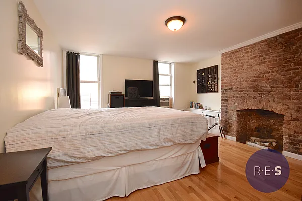 Rented by RES New York | media 7