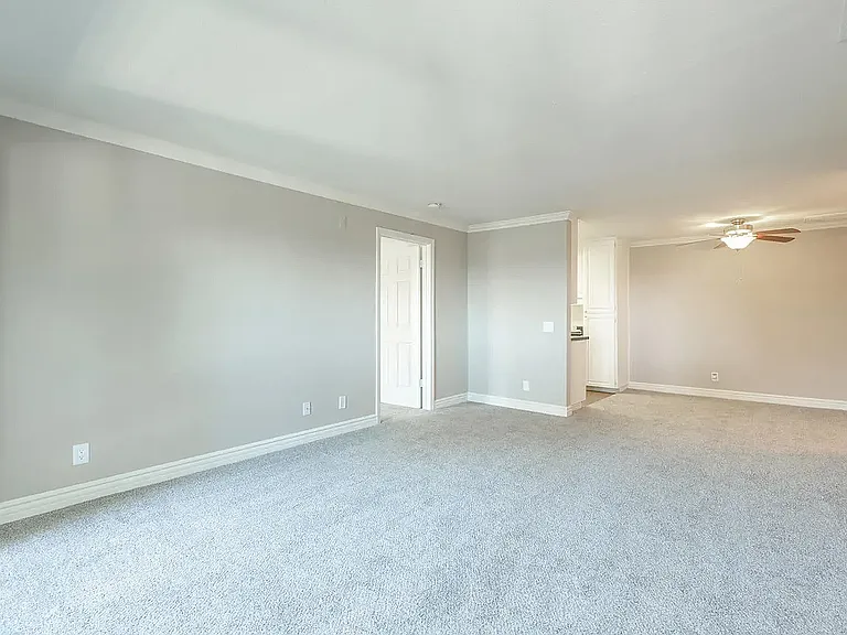 Elan - Scripps Terrace — Photo 9
