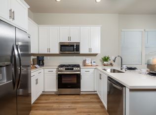 Calista Luxury Townhomes, Fontana, CA 92336