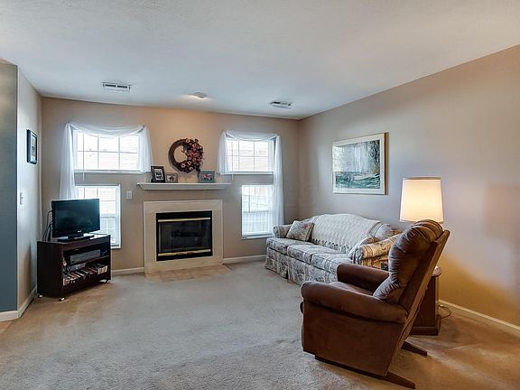 3rd image of 2462 Warm Springs Dr