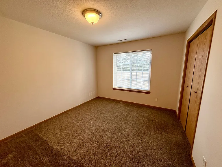 221 Crystal St — Photo 38